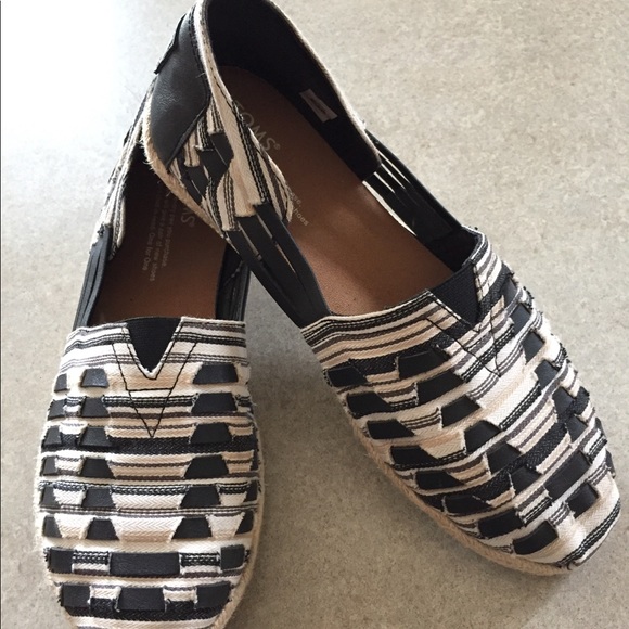 TOMS | size 8 - Picture 2 of 5